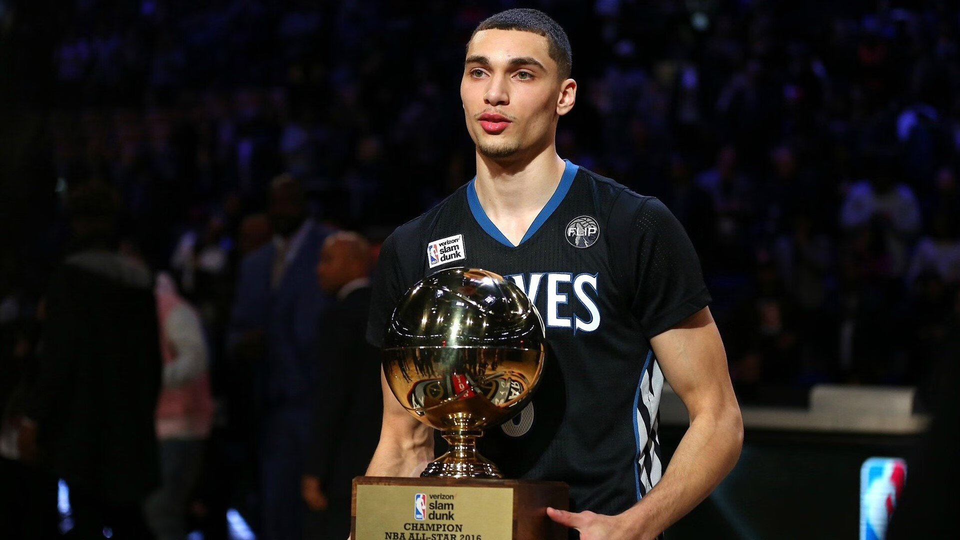 熊猫直播官网-舞台越大，他越亮—小贾伦在快船对阵北京队的跨洋试炼中证明巨星定律